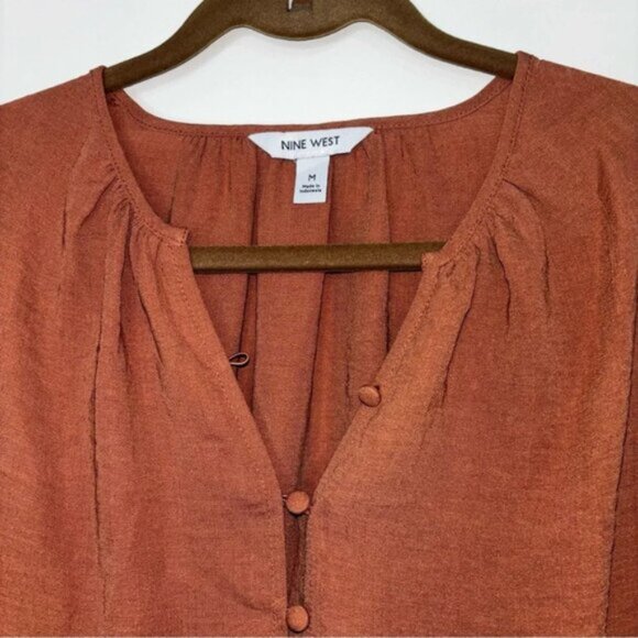 Nine West Blouse Women’s Medium Light Rust Button Up Soft Button Cuff V-neck - Picture 8 of 9
